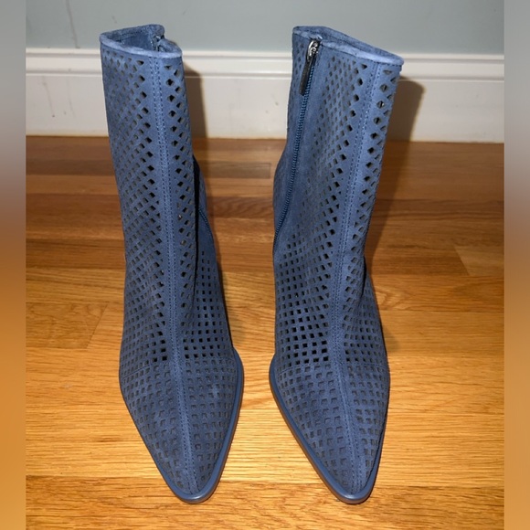NEW Vince Camuto Yolandal Bootie Size 7 1/2M- Blue - Picture 3 of 4